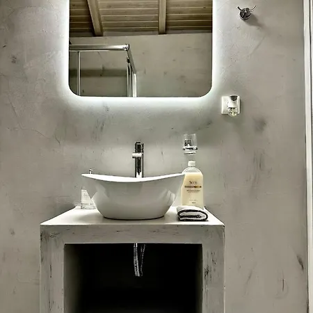 Woodhome Villa *
