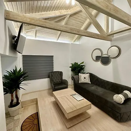 Woodhome Villa *